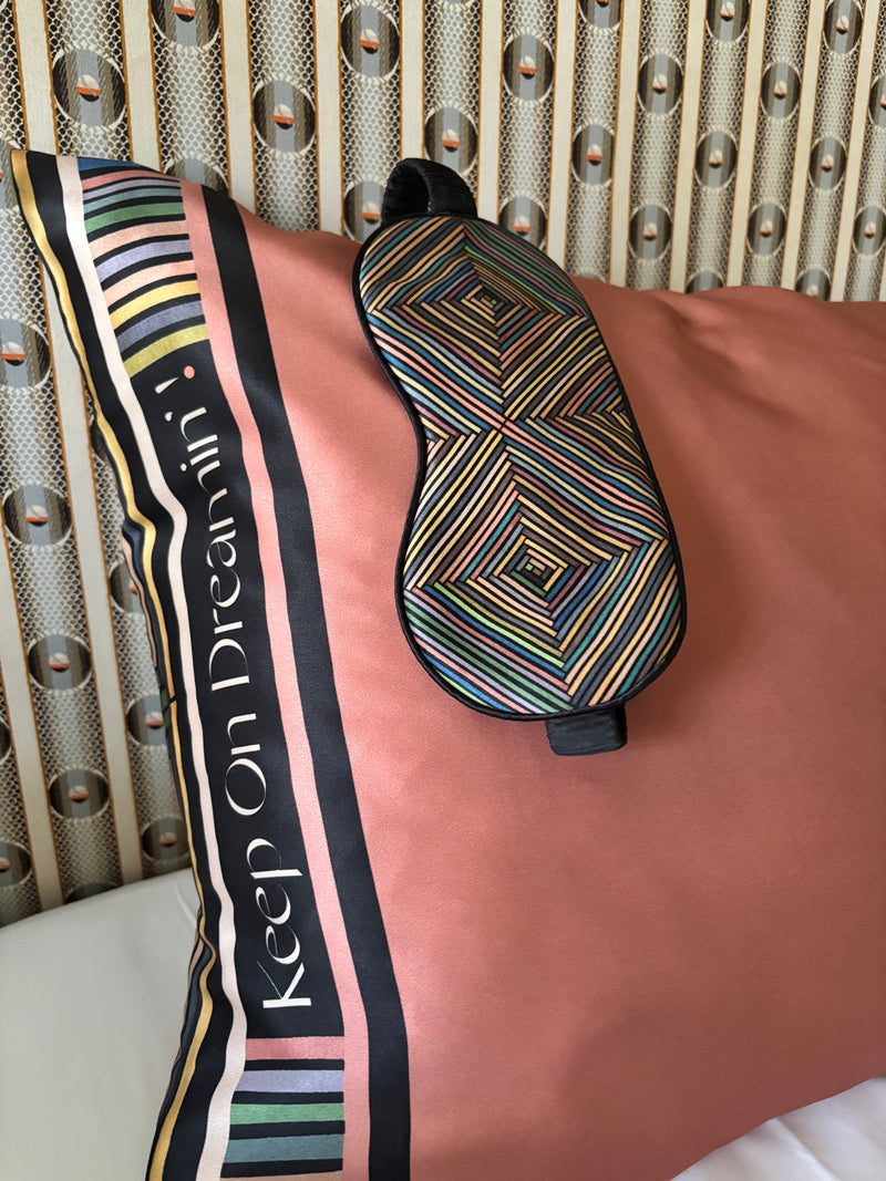 "KEEP ON DREAMIN'!" SILK EYEMASK AND PILLOWCASE SET