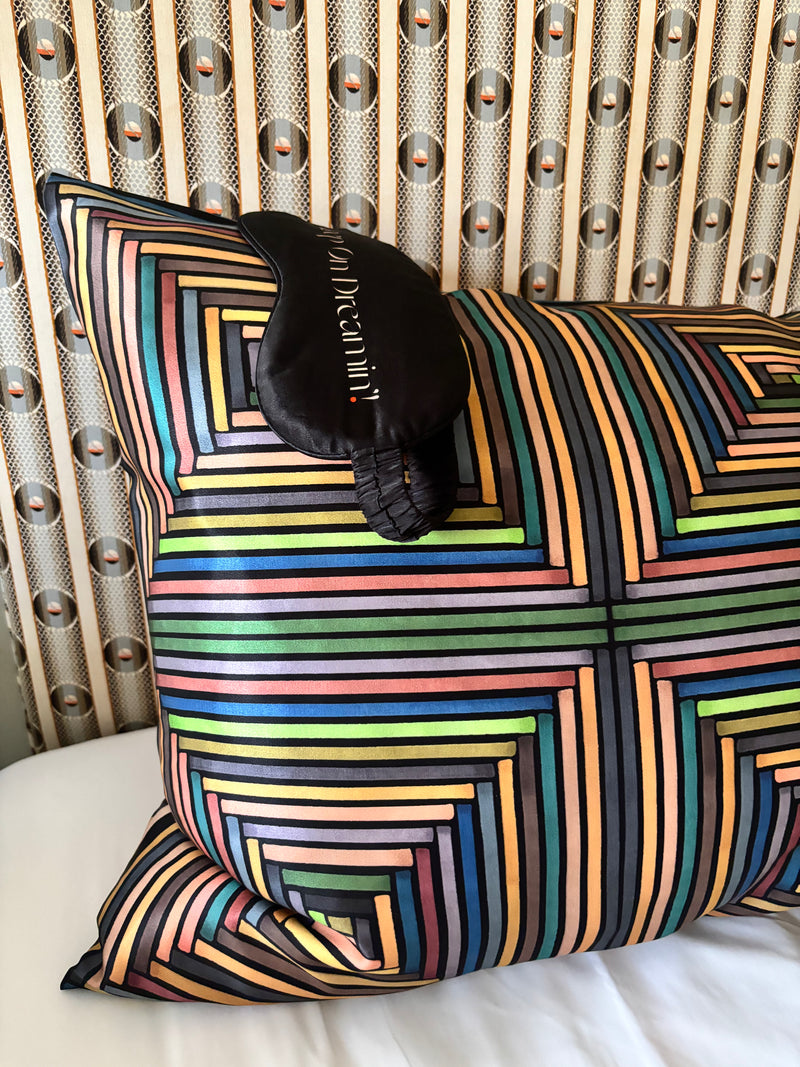 "KEEP ON DREAMIN'!" SILK EYEMASK AND PILLOWCASE SET